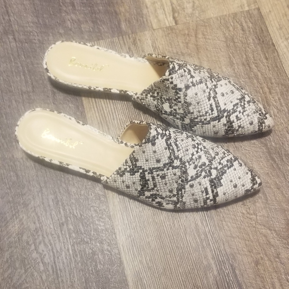 HOST PICK Studded Snakeskin Mule slides - Picture 5 of 9